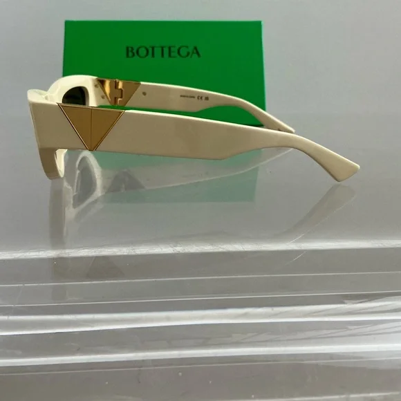 Bottega Veneta Ivory Cat-Eye Sunglasses- MORGAN STEWART display picture 3